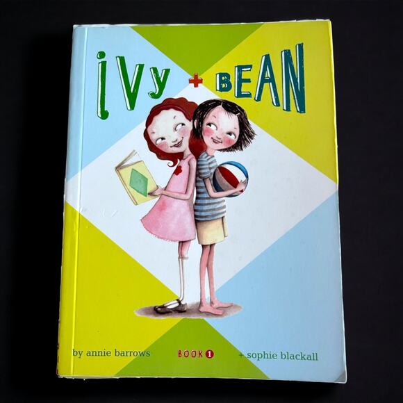 Ivy & Bean (Book 1) Paperback – April 19, 2007 by Annie Barrows - Picture 1 of 5